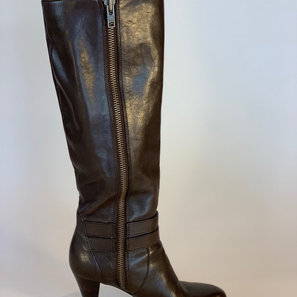 Coach brown calf boots. - Picture 4 of 7